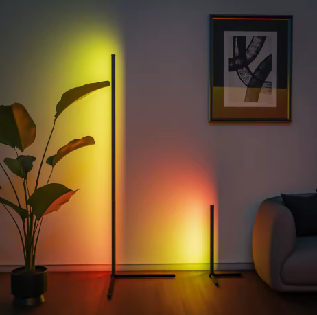 App gesteurte moderne Stehlampe
